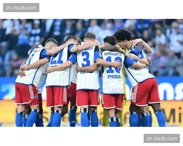 雨中苦战:威士伯锦标赛首轮,球员与恶劣天气抗衡的瞬间 雨中苦战:威士伯锦标赛首轮,球员与恶劣天气抗衡的瞬间